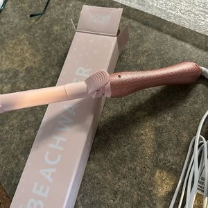 Beachwaver curling iron
